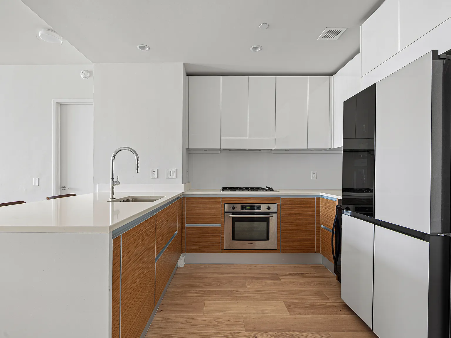 555 W 59th St — Photo 2