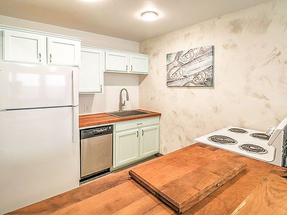 3rd image of 211 W Bahama St APT 9
