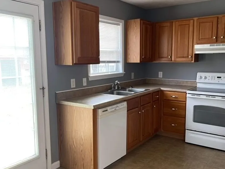754 W Elm Rd — Photo 14