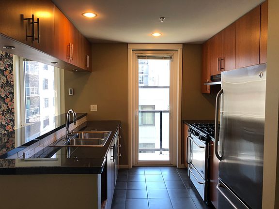 5th image of 2721 1st Ave Unit 610