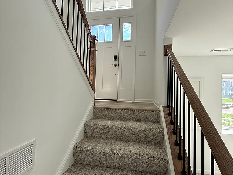 2236 Stonegate Rd — Photo 3