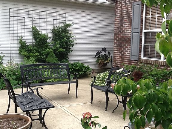 Front courtyard patio