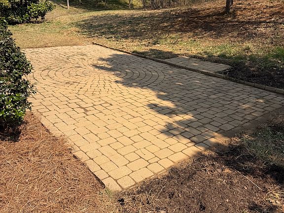 3rd image of 3174 Glen Laurel Ln