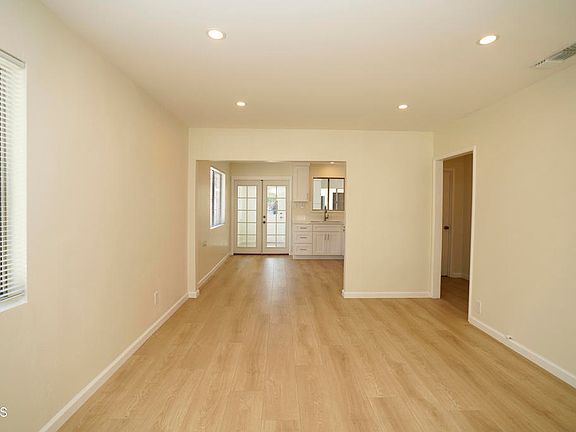 3rd image of 2938 Warwick Ave