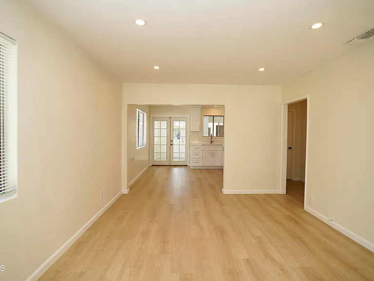 2938 Warwick Ave — Photo 3