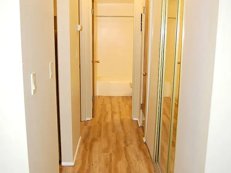 424 Summit Ave E #1 — Photo 10