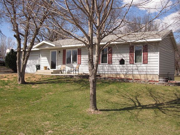 3rd image of 2409 Basswood Ln