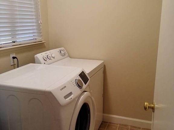 4th image of 959 Henderson Ave #B