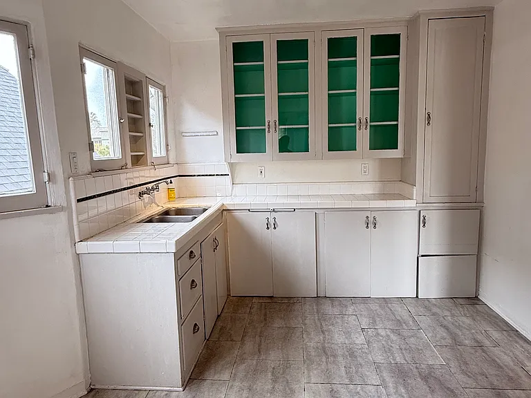 1108 S Redondo Blvd #UPPER — Photo 12