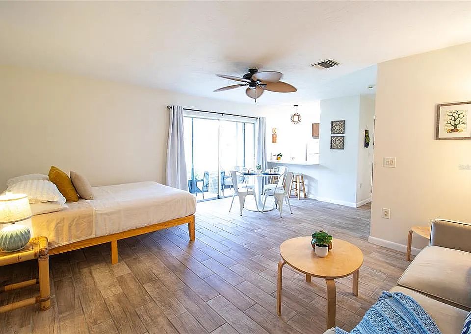 1st image of 2764 Hidden Lake Blvd