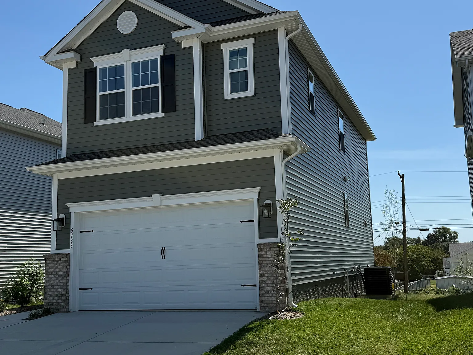 3 bed, 3.5 bath, 2065 sqft, $3,600 — Photo 2