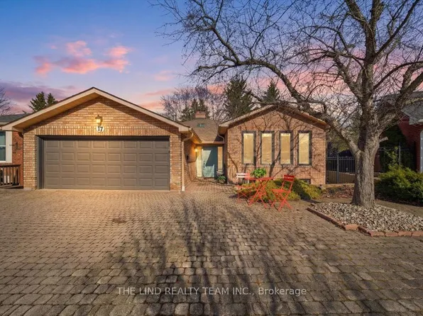 17 April Gdns, Aurora, ON L4G 4R7