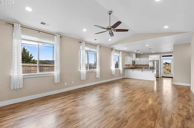 110 Flangas Ave — Photo 4