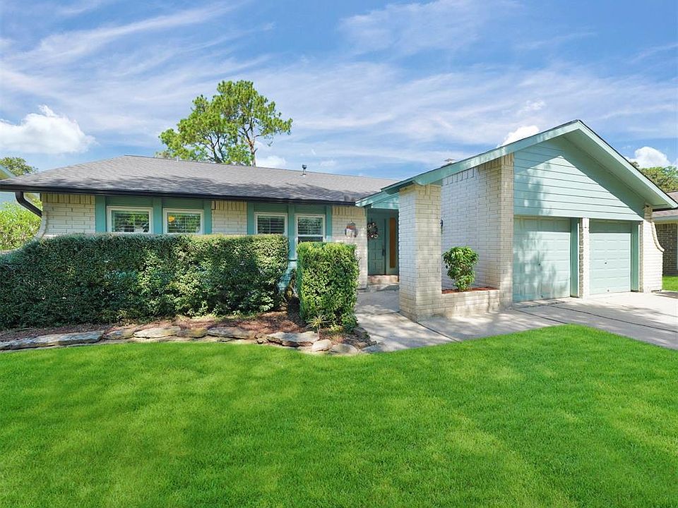 Welcome home to 16319 Havenhurst Drive