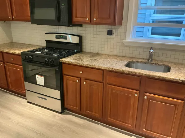 10 West Grand Street image 2 of 13