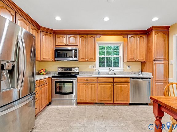 3rd image of 517 Brighton Dr