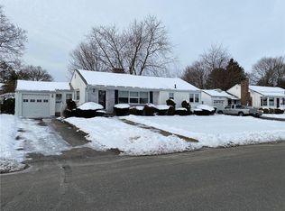 295 Lawnacre Dr, Cranston, RI 02920