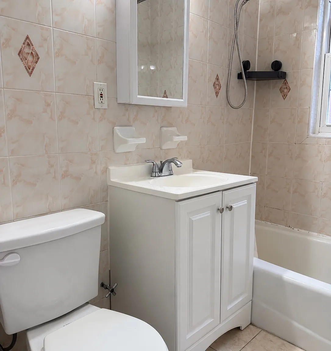 2 bed, 880 sqft, $2,790 — Photo 3