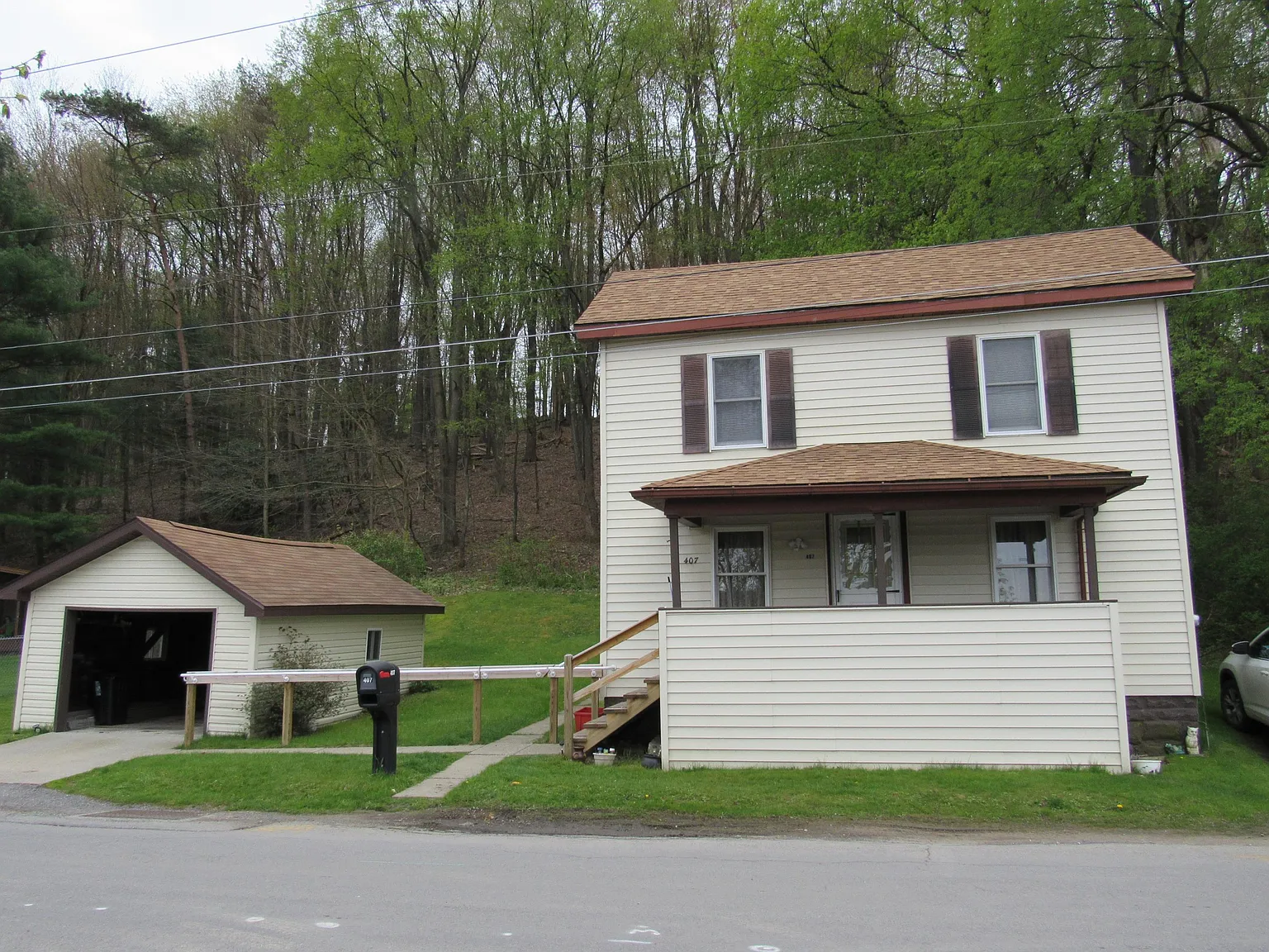 407 Quarry Ave photo 1