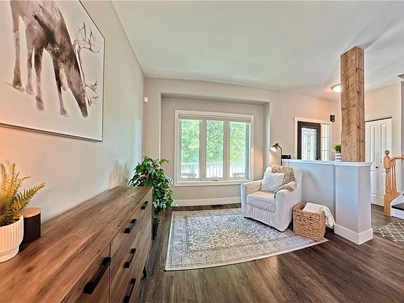 5th image of 40 McCormick Dr