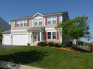 348 Hawthorn Ln, Antioch, IL 60002