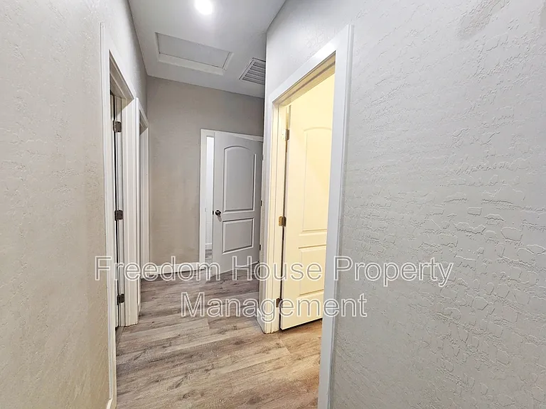 1121 Sixshooter Ave #2 — Photo 8