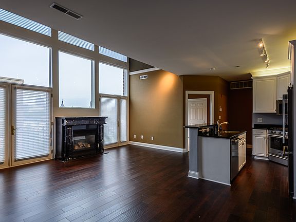 5th image of 1515 N Van Buren St APT 508