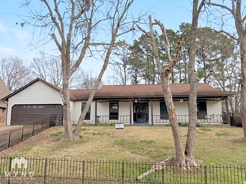 1012 Hunters Point Dr Photo 1