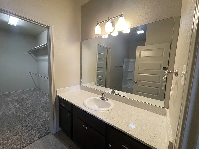 6704 Pontiac Ave — Photo 5