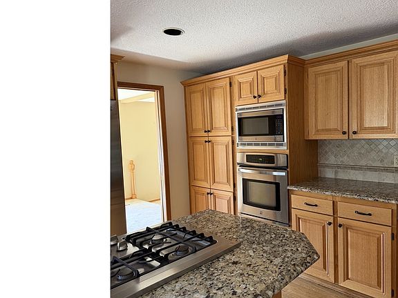 3rd image of 4981 Hampton Ct