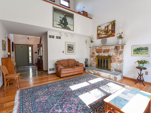 2nd image of 1425 Scenic Dr