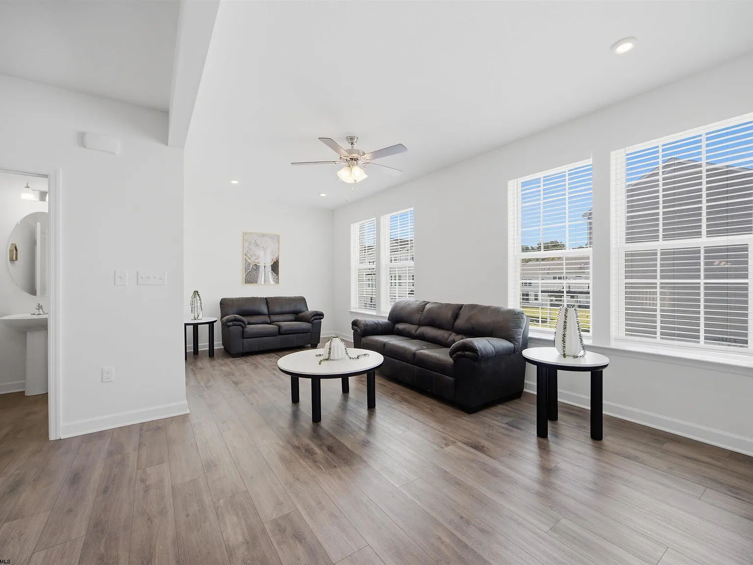 4 bed, 3.5 bath, $3,400 — Photo 4