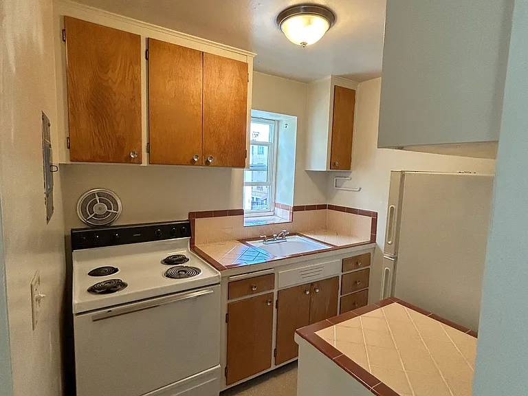 4119 11th Ave NE #3001 — Photo 3
