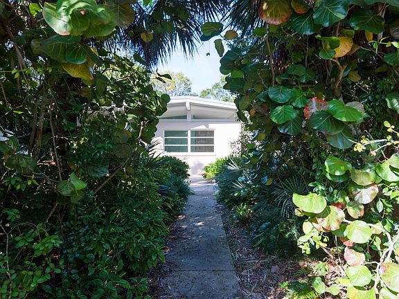 3rd image of 701 Pinellas Point Dr S