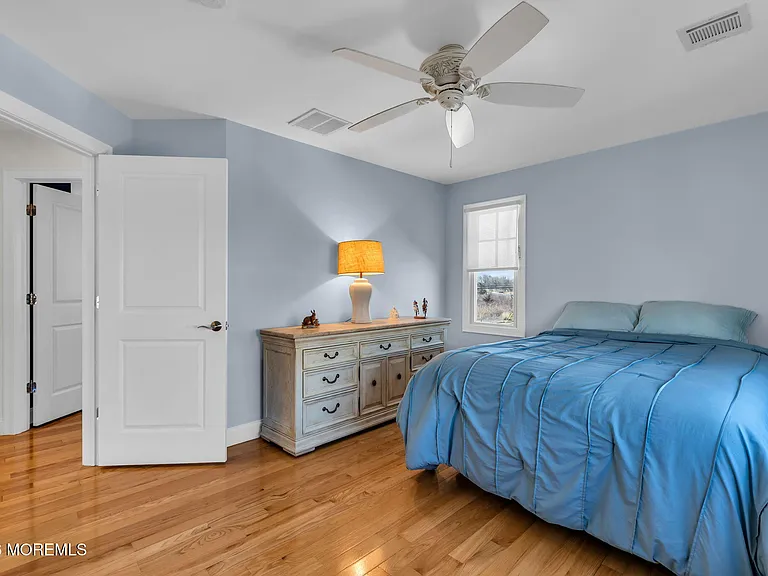 550 Whiting Ave — Photo 38