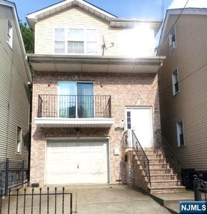 328 S 19th St, Newark, NJ, 07103