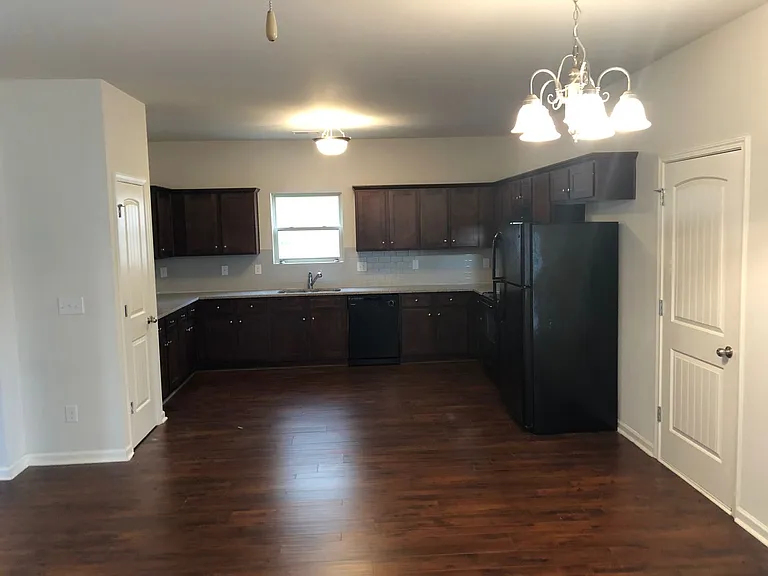517 Tulip Ln — Photo 9