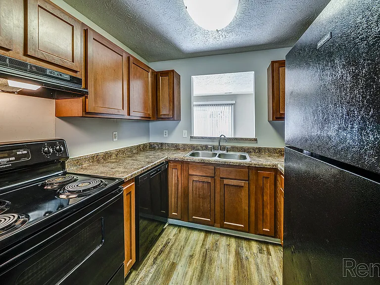 1100 E Ohio St — Photo 20
