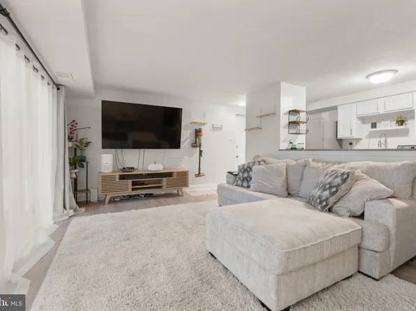 20 Sequoia Ct, Marlton, NJ 08053