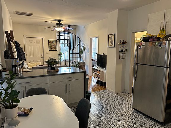 4th image of 1516 N Greenview Ave #2R