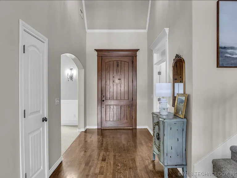 1200 S Laurel Ave — Photo 2