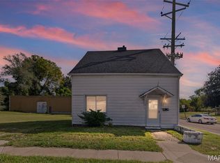 318 S 20th St, Belleville, IL 62226