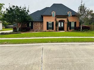 321 Lac Cypriere Dr, Luling, LA 70070