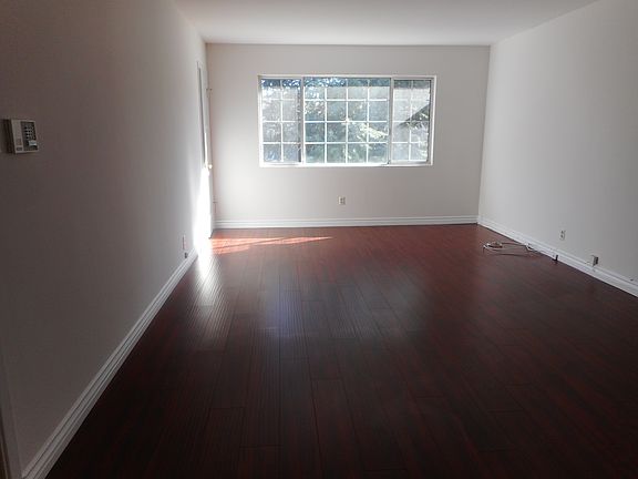 4th image of 4267 Van Nuys Blvd