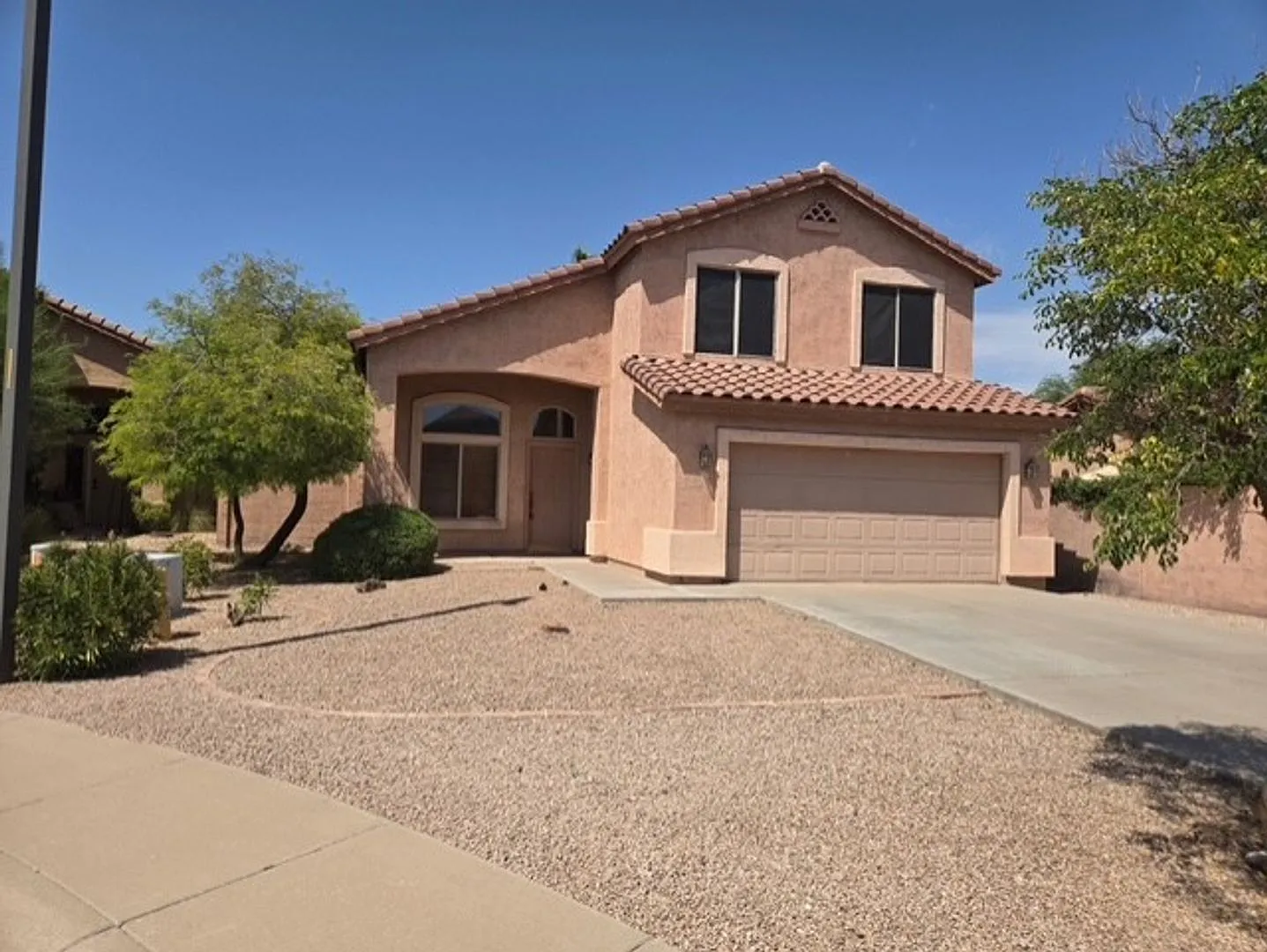 Lovely 4 Bedroom With 3 Full Bath Home In Gilbert 2146 Sq Ft Excellent Location — Photo 2