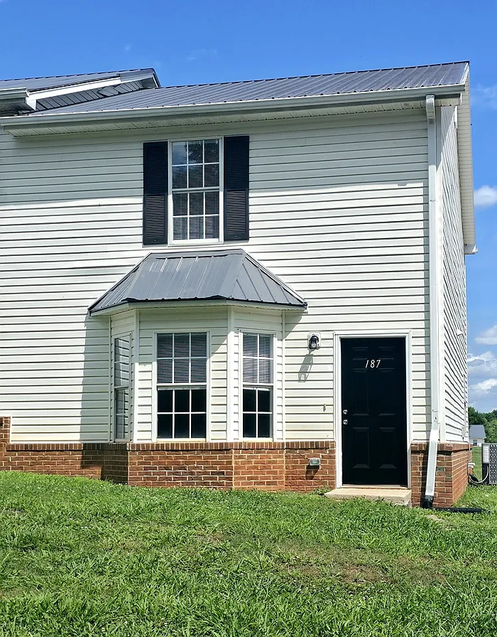 4 bed, 3.0 bath, 1524 sqft, $1,600 — Photo 1