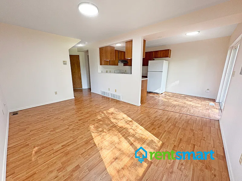 3 bed, 1.5 bath, $2,275 — Photo 3