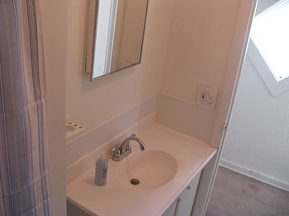 5th image of 821 Lake Blvd #4