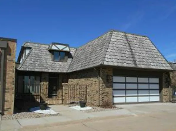 10 Village Dr, Hastings, NE 68901