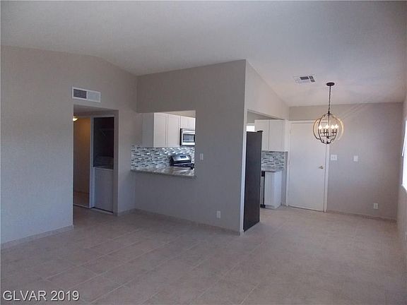 3rd image of 4984 Killarney St